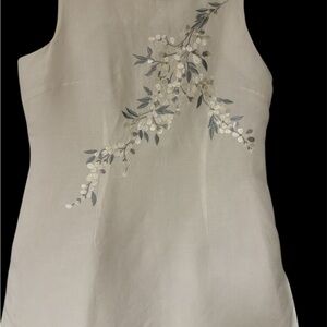 Jessica Howard vintage size 10 Cream Sleeveless Top with Floral Embroidery